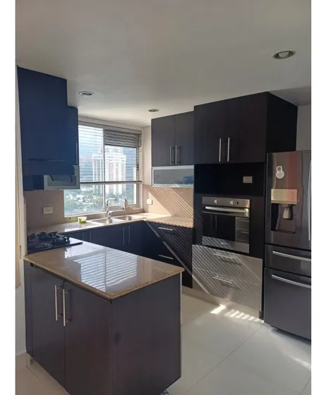 Se Vende Amplio Y Hermoso Apartamento En El Poblado - Medellin