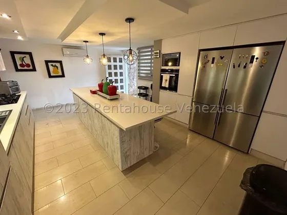 Daniela Linarez Vende Casas En Prestigiosa Urbanizacion Al Este De La Ciudad De Barquisimeto Conectada A Planta Electrica Posee 816m2 Llena De Lujo Y Comodidad Con Increible Vista