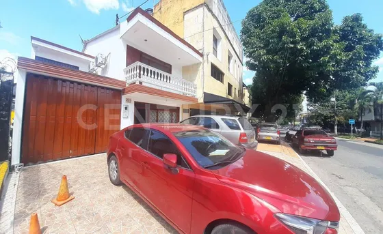 Casa En Venta De Uso Comercial Y Habitacional Barrio Barzal