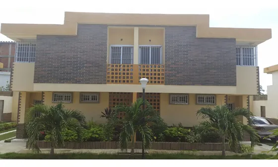 Town House En Res. Mocoties - Los Corales Ii- Falcón 