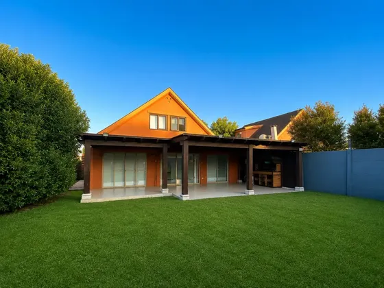 Casa En Arriendo Brisas Norte De Chicureo 4d 3b