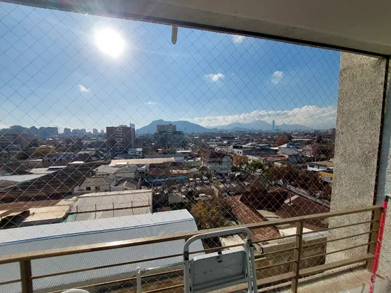 Arriendo Departamento A Pasos De Metro Irarrázaval. Pintado!