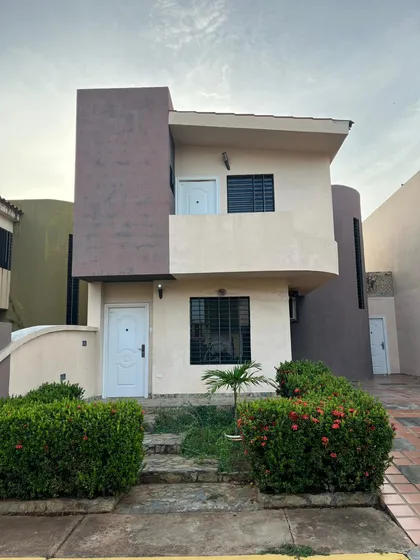 Venta Town House En Villas Del Tepuy, El Tiamo, Puerto Ordaz