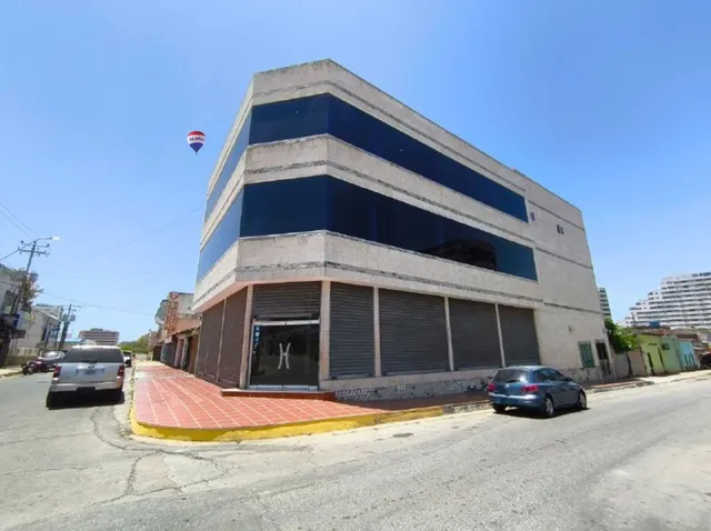 Re/max 2 Mil Vende Edificio Empresarial De 3 Niveles En Calle Igualdad De Porlamar