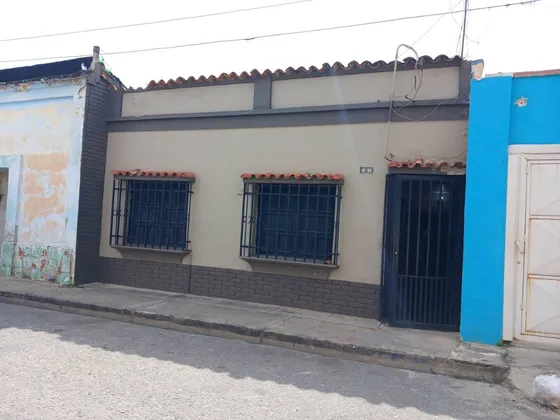 Yep Vende Casa A Remodelar En La Zona Comercial De San Blas