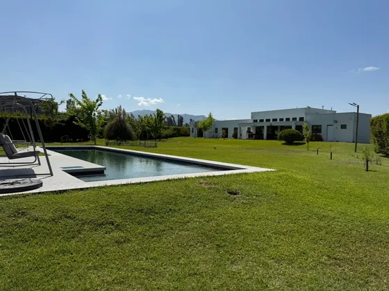 Se Arrienda Casa Amoblada Mediterránea En Las Mercedes