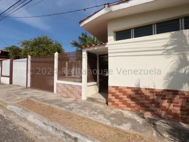Casa En Venta En Cabudare 24-25868 Yc