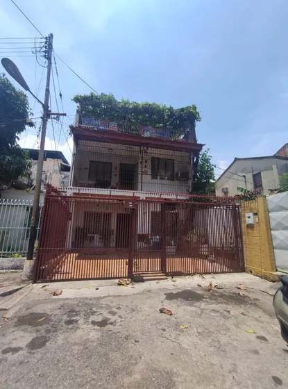 Se Vende Amplia Casa Uibicada En El Centro De Maracay, 007jsc