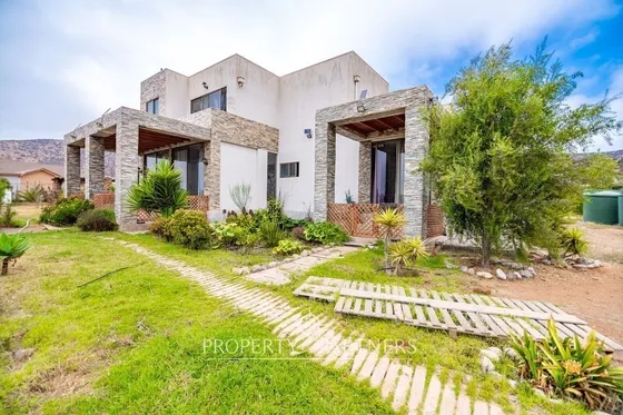Casa En Parcela Con Acceso Controlado