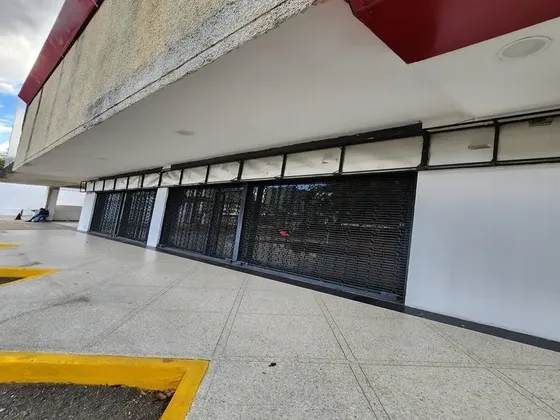 Johana Lazaro Alquila Local Comercial Amplio En C. C Guaparo Frente A La Av Bolivar **clientes Directos**