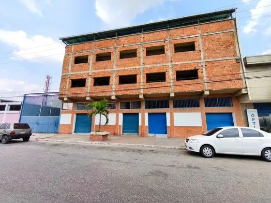 Local En Alquiler A Estrenar En Av Bolivar De Los Guayos Yt