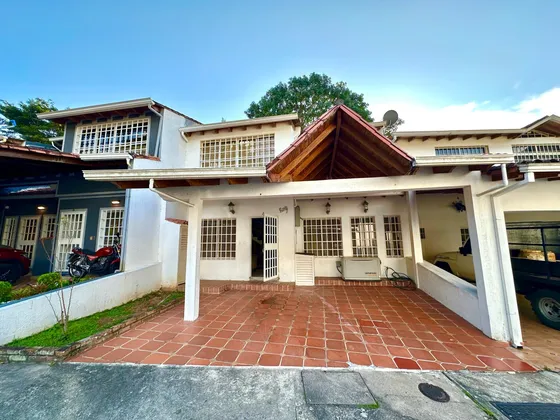 Casa En Venta Ubicado En Terrazas Del Sol, Las Acacias / Ym