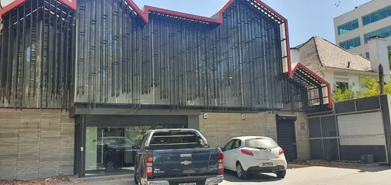  Institutos,  Centro Médico, Remodelado, Amplios Espacios.