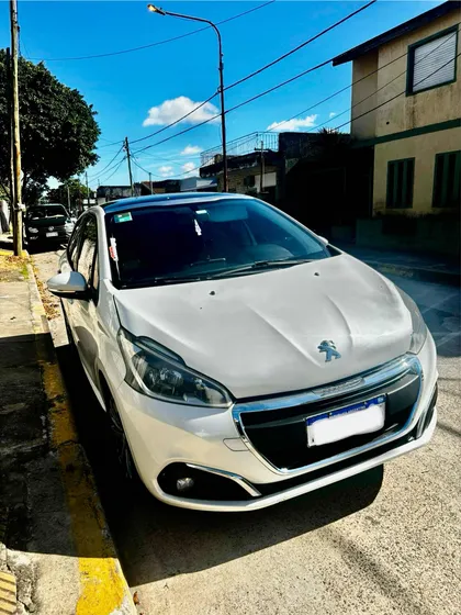 Peugeot 208 1.6 Allure Touchscreen