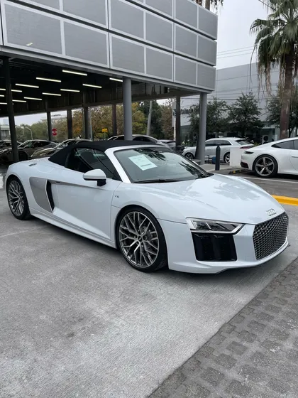 Audi R8 5.2 V10 Convertible Spyder S-tronic At