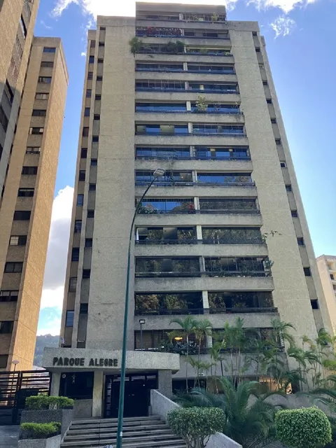 El Cigarral, El Hatillo, Apto. 125mts, Amplio Y Cómodo, 3 H Más Servicio, 3 Baños,, Grandes Áreas Sociales, Calle Tranquila, Cercano A 4 Centros Comerciales Y Mercados.