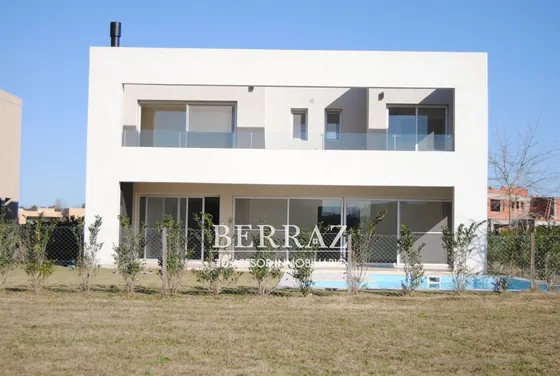 Casa  En Venta En Ayres Plaza, Pilar, G.b.a. Zona Norte