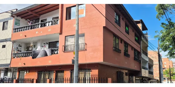 Se Vende Casa  En Belen Los Alpes - Tercer Piso