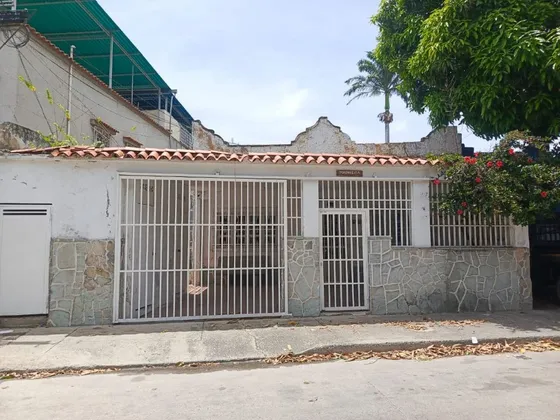 Vendo Casa Remodelaro Demoler. Urb. Los Rosales Caracas