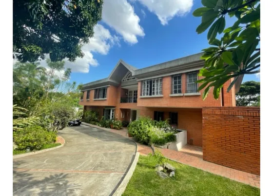 Se Vende Casa 812m2 Los Chorros 1112
