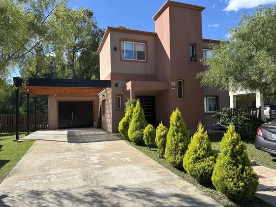 Hermosa Propiedad En El Barrio El Ensueño