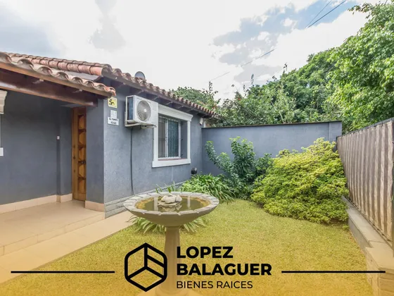 Casa En Ciudad Evita - 2 Dormitorios Mas Escritorio - Apto Credito - Quincho Y Pileta