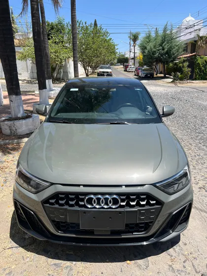 Audi A1 40tfsi 2.0 200hp