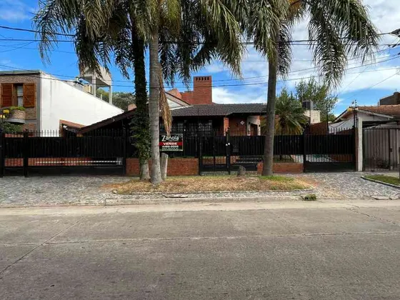 Casa En Venta En Castelar Norte