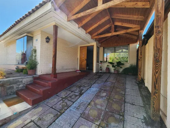 Casa En Venta De 5 Dorm. En Tiltil Ampliada Y Remodelada !!!