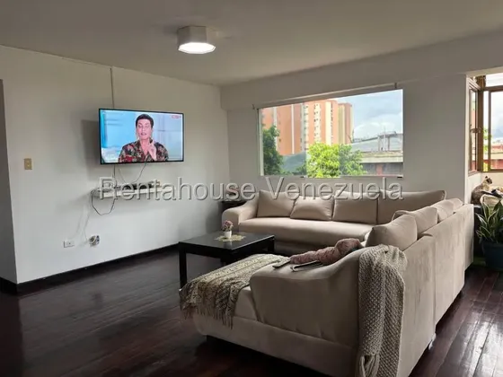 Beliz Del Moral En Venta Exclusivo Apartamento De 150mts En El Centro-este De Barquisimeto. Este Amplio Apartamento Ofrece 3 Habitaciones, 2 Baños Y Un Relajante Cuarto De Jacuzzi #27-2083