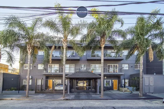 Venta Departamento 3 Ambientes Con Patio Y Cochera En Munro