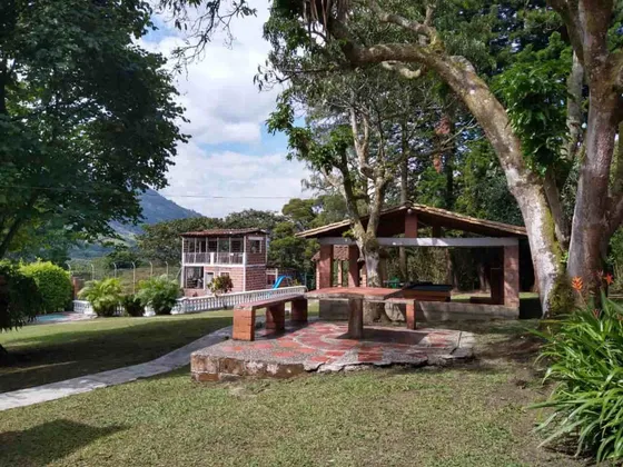 Finca En Venta En Finca De Tres Niveles Barbosa El Hatillo. Cod V12839