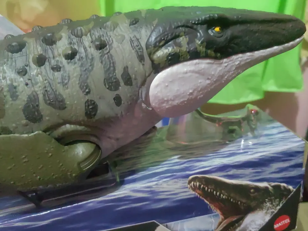 Mosasaurio Mordedor De Jurassic World - Figura De Dinosaurio De 65 Cm Con Mandíbula Articulada Y Lanzador De Dilofosaurio - Juguete Interactivo Con Escáner AR