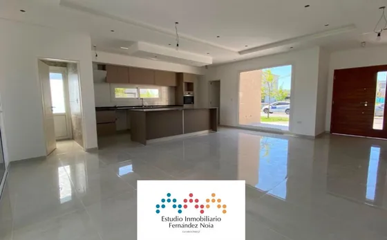 Venta Casa 3 Dormitorios San Felipe Con Cochera