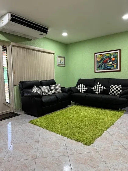 Venta De Casa De Niveles Urbanización El Parral Z16-02  Angel Tovar 