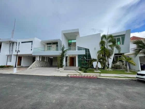 Casa De Lujo En Proyecto Cerrado 