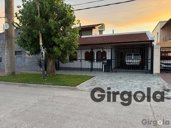 Venta Casa De 4 Ambientes En Paso Del Rey