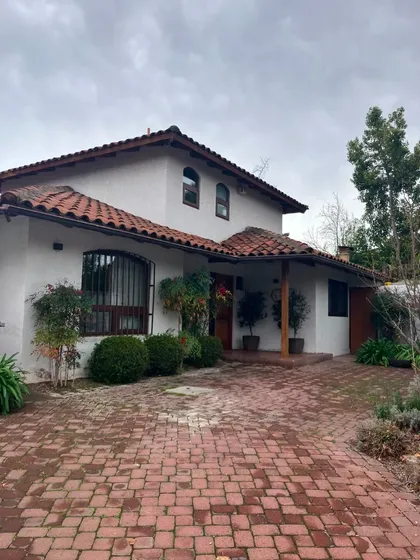 Casa Valle La Dehesa En Condominio Con Plaza