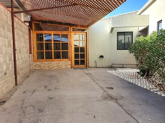 Se Vende Amplia Casa Sector Los Salares