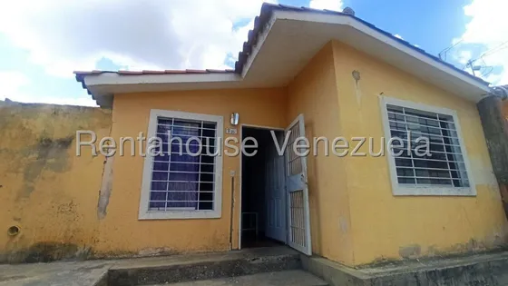 Raiza Suárez Vende  Acogedora Casa Ubicada En Hacienda Yucatan En La Zona Norte De Barquisimeto, 2 5 1 6 1 8 4