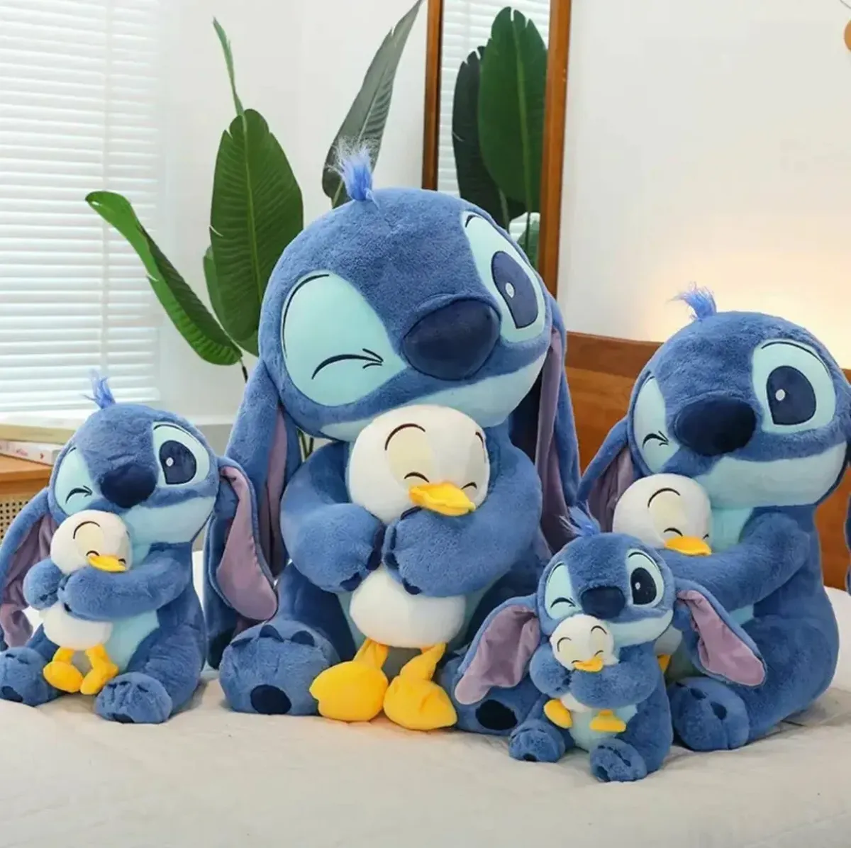 Pelúcia Stitch C/ Pato Antialérgico 24cm Peludinho Lilo Azul