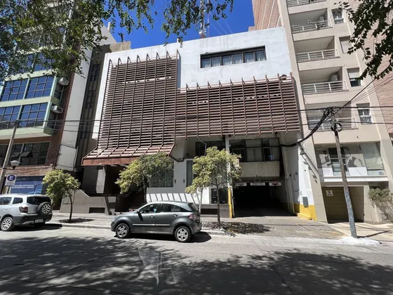 Cochera En  Hipólito Yrigoyen 