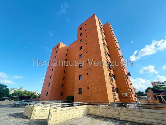  Maritza Lucena Alquila Acogedor Y Espectacular Apartamento Semi- Amoblado En Piso Bajo, En Centro-este De Barquisimeto, Agua Constante, Vigilancia 24/7, Salón De Reuniones, Área De Sótano.