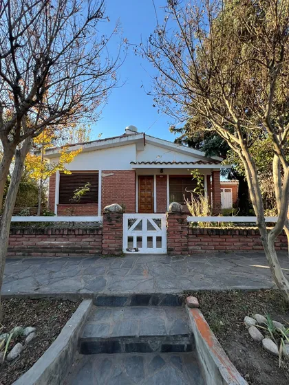 Casa Centrica Sobre Lote De 258 M2 - Villa De Las Rosas / Traslasierra
