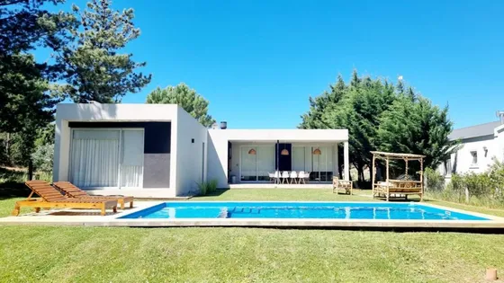Hermosa Casa Amueblada En Costa Esmeralda. Sector Golf - Lote 07