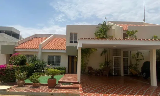 Th En Venta En Villa Sueño Real, Sector Rosal Sur En Maracaibo