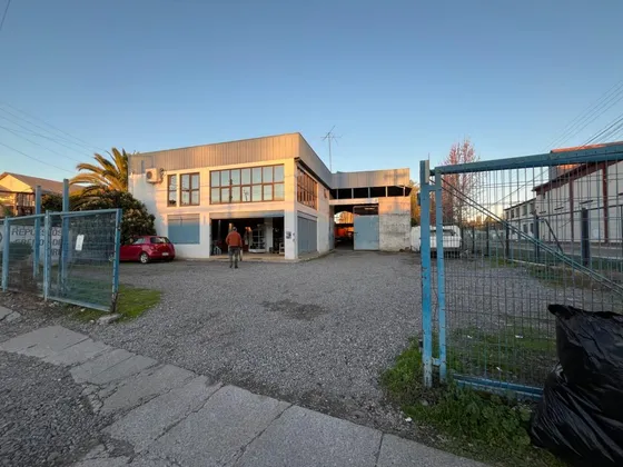 Se Vende Local Comercial Con Galpón  Santa Cruz.