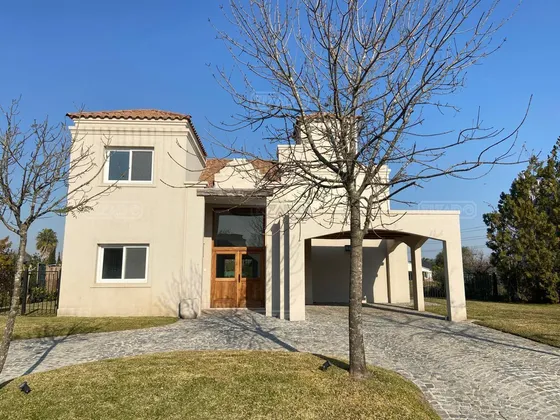 Casa  En Venta Al Lago En Las Glorietas, Nordelta, Tigre