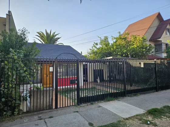 Casa En Diagonal Santa Irene, Barrio Residencial