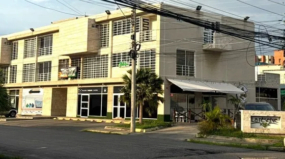 Local Comercial En Alquiler En El C.e La Reserve, Lechería 